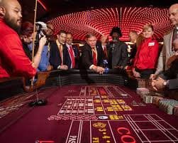 Antarmuka aplikasi surga gacor menampilkan kasino langsung dan pasar sportsbook